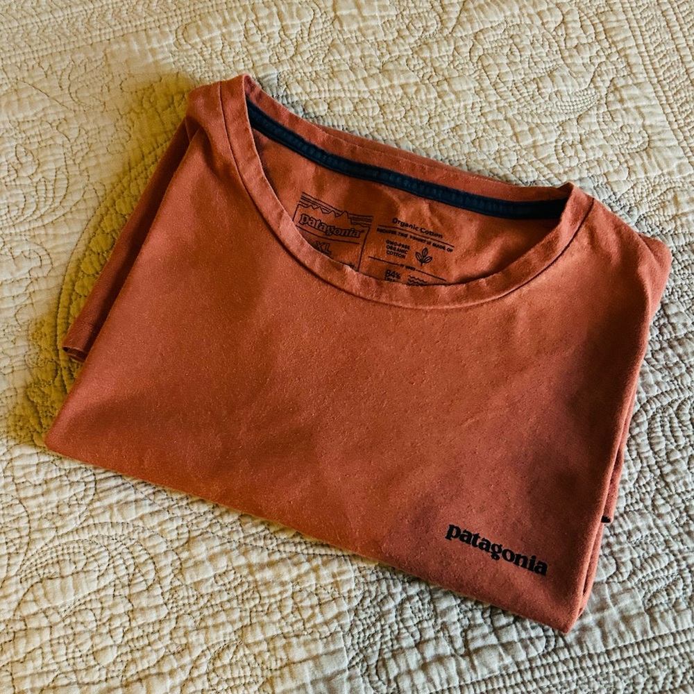 Patagonia Women's P-6 Mission Organic T-Shirt Size XL Organic Cotton runs small